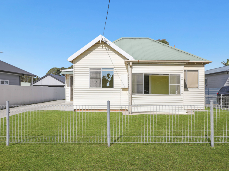 15 Owen Park Rd Bellambi - 1