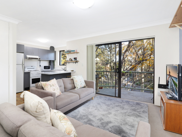 2/6-12 Hindmarsh Ave, North Wollongong - 1