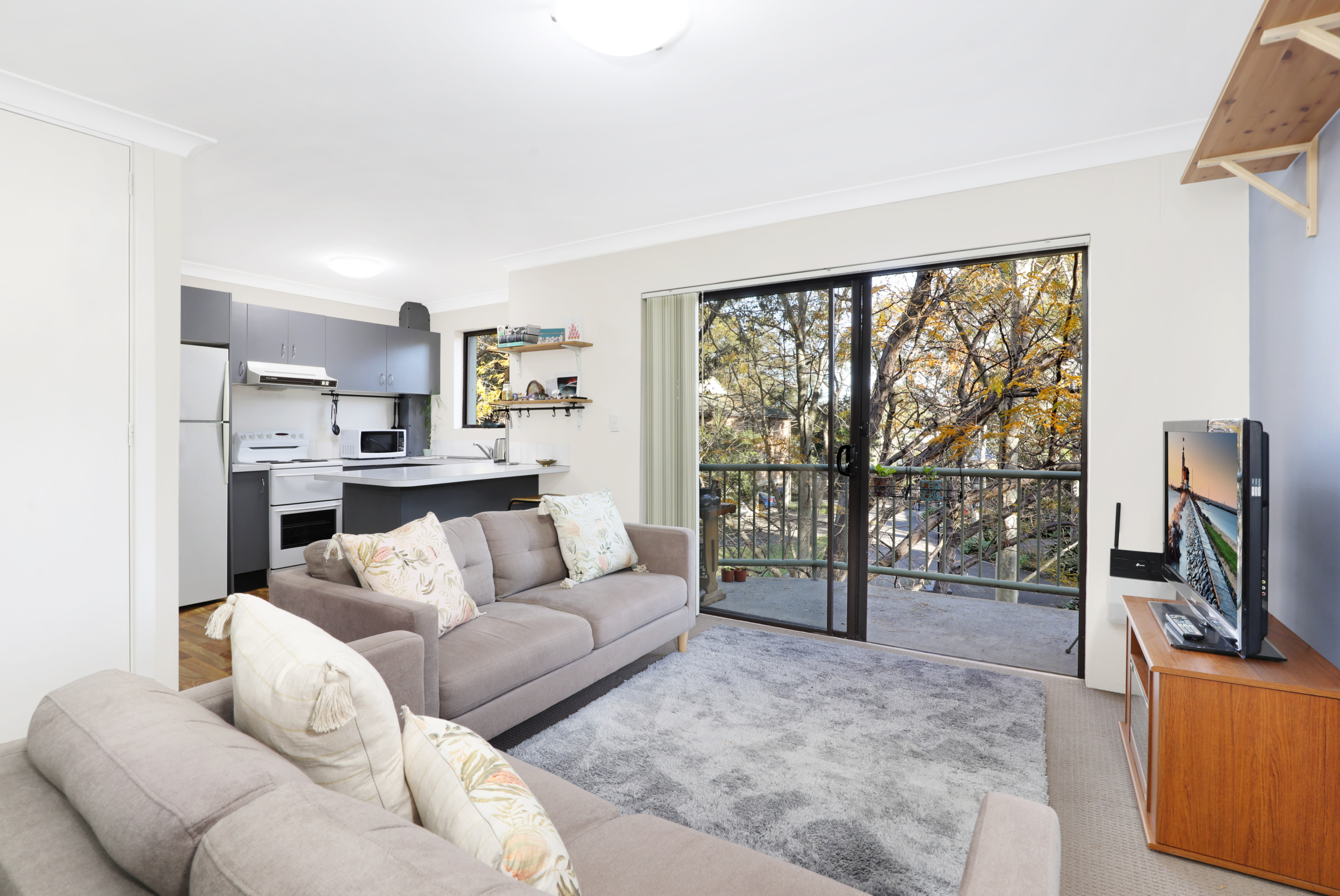 2/6-12 Hindmarsh Ave, North Wollongong - 1